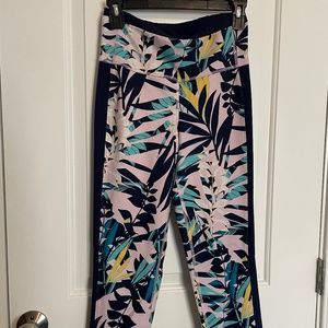 Old Navy Tropical Print Go-Dry Capri Workout Leggings